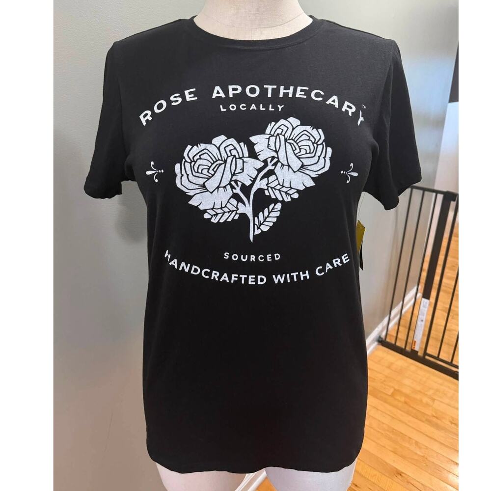 Torrid 1 (1X‎ 14/16) Schitts Creek Rose Apothecary Classic Fit Graphic Tee Shirt